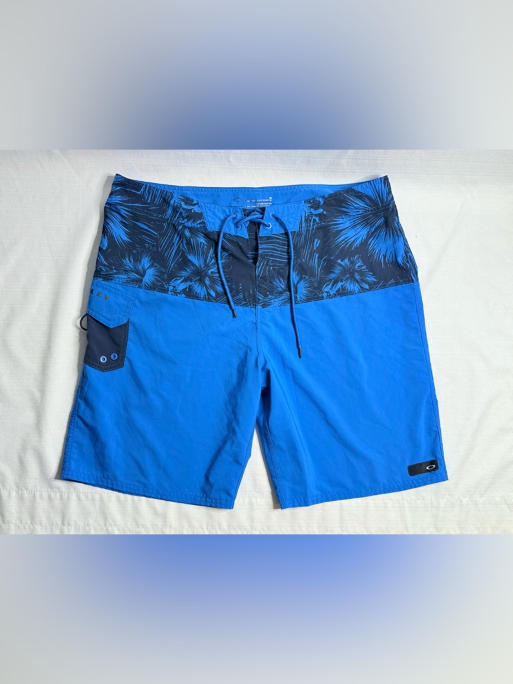 Oakley Board Shorts Mens 38 Blue Floral Swim Trunks Cargo Style Pocket